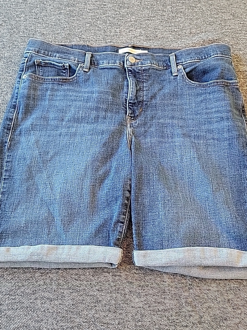 Levi’s Classic Bermuda Shorts Women’s Size 18W Blue Jean Denim Dark Wash